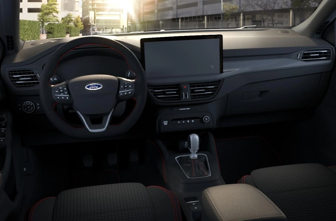 /ford-focus-st-line-x-02.webp
