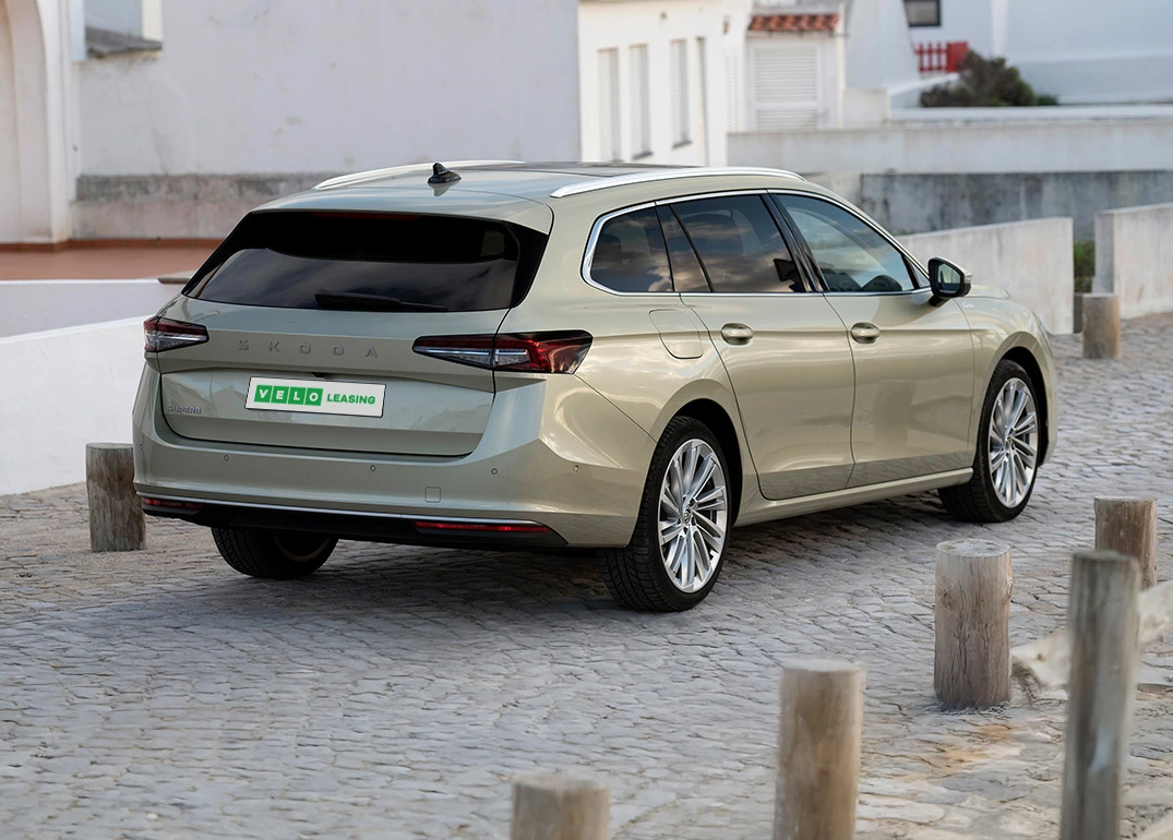 /skoda-superb-02.webp